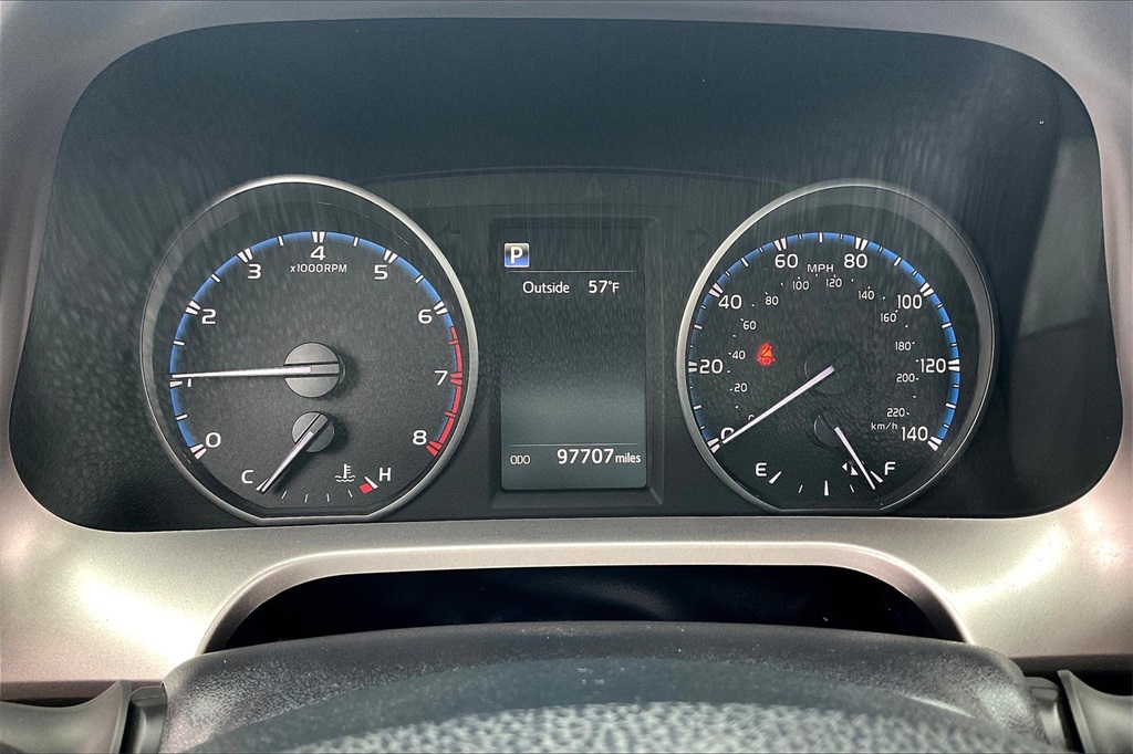 2018 Toyota RAV4 LE - Photo 23