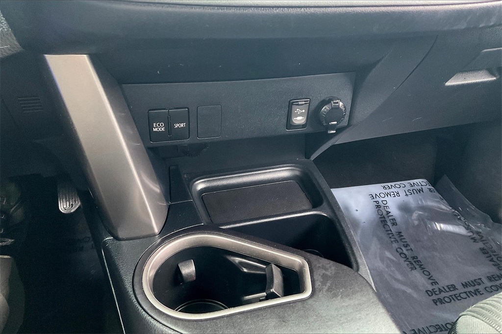 2018 Toyota RAV4 LE - Photo 24