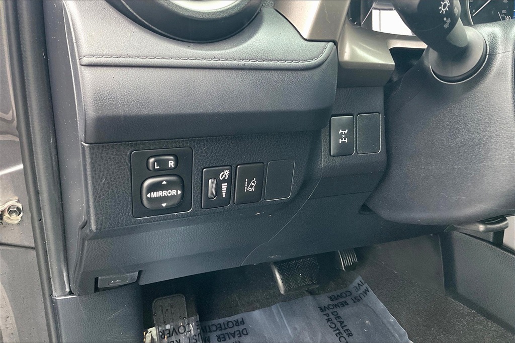 2018 Toyota RAV4 LE - Photo 25