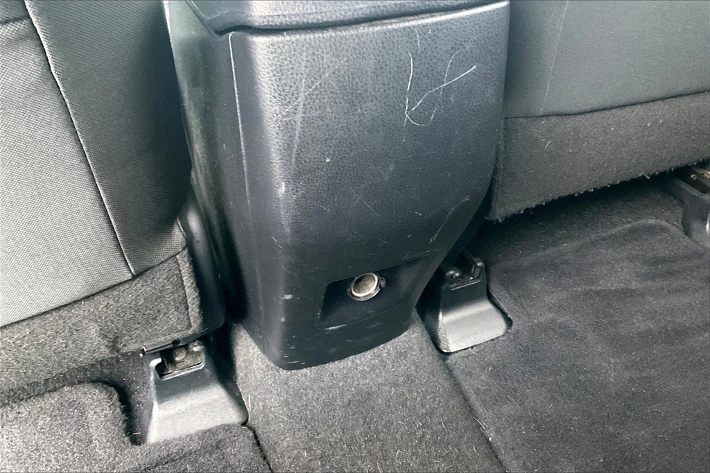 2018 Toyota RAV4 LE - Photo 26