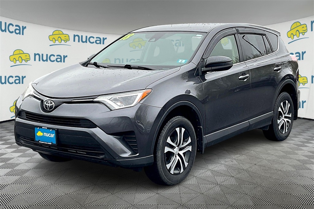 2018 Toyota RAV4 LE - Photo 3