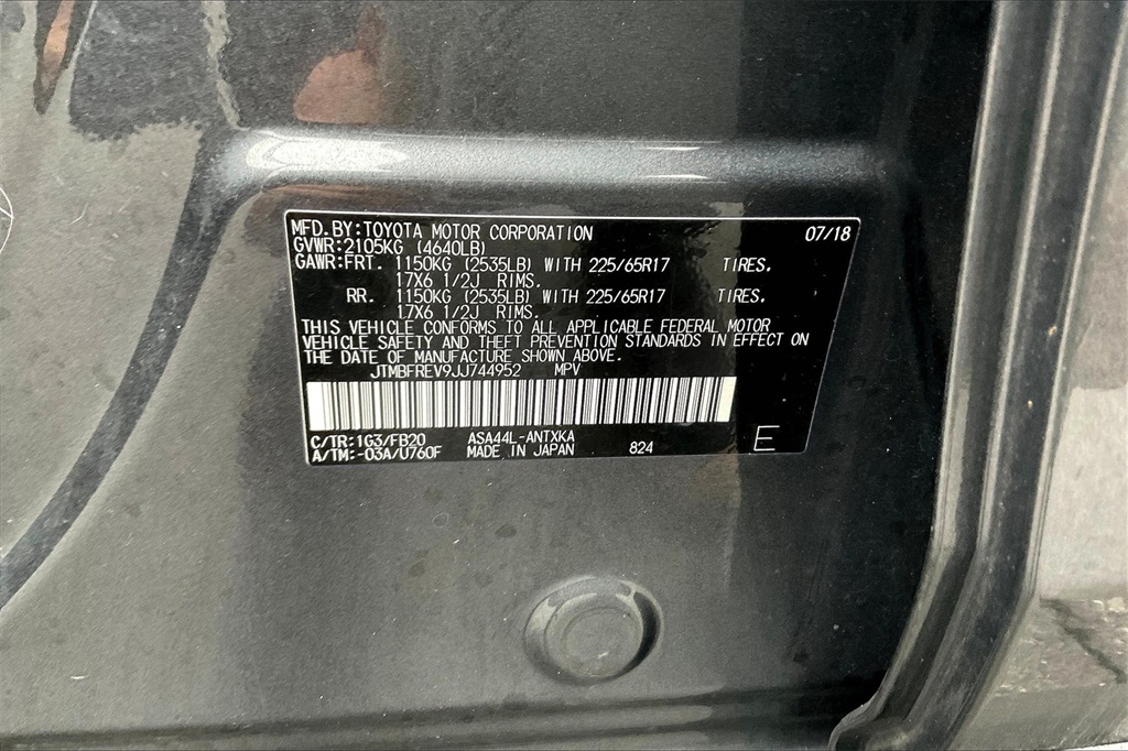 2018 Toyota RAV4 LE - Photo 32