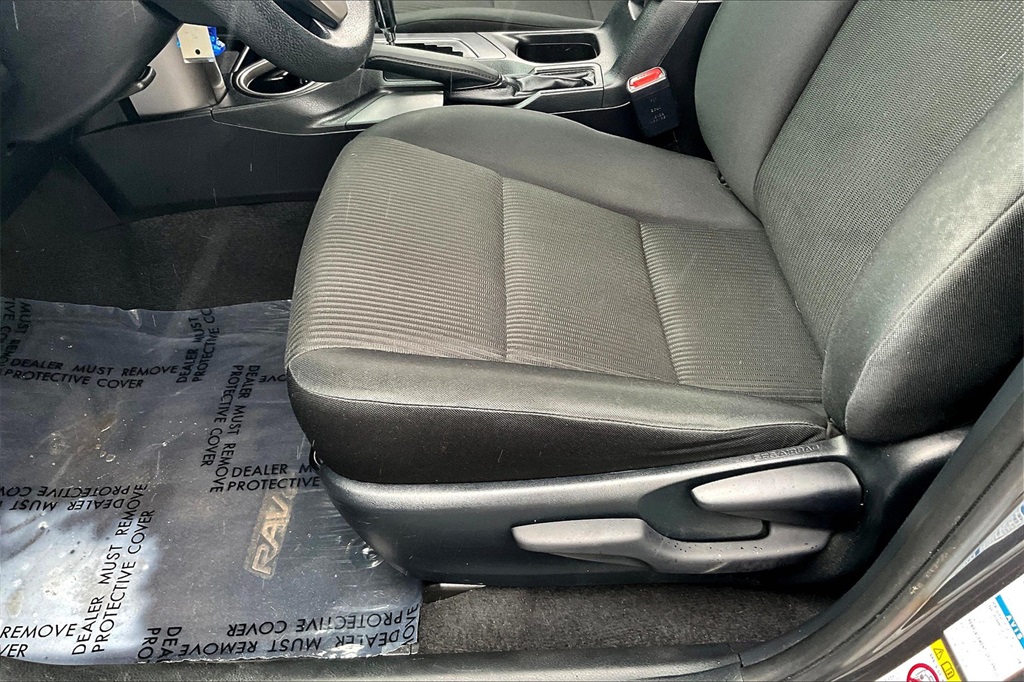 2018 Toyota RAV4 LE - Photo 33