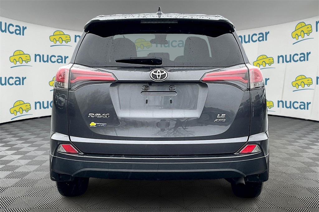 2018 Toyota RAV4 LE - Photo 5