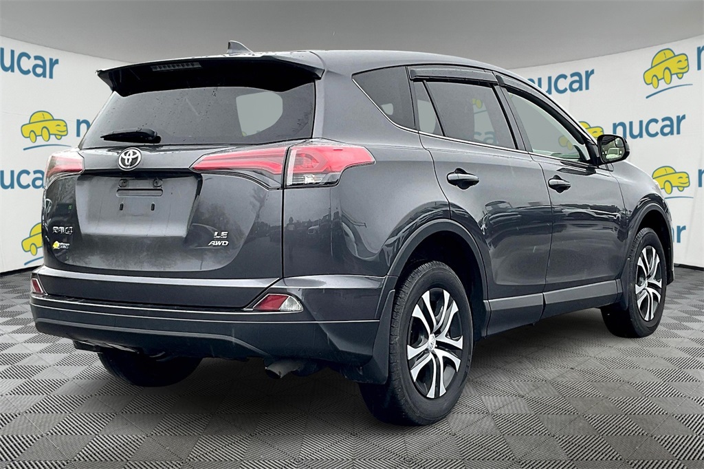 2018 Toyota RAV4 LE - Photo 6