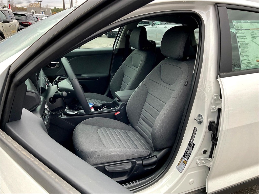 2025 Kia K4 EX - Photo 11
