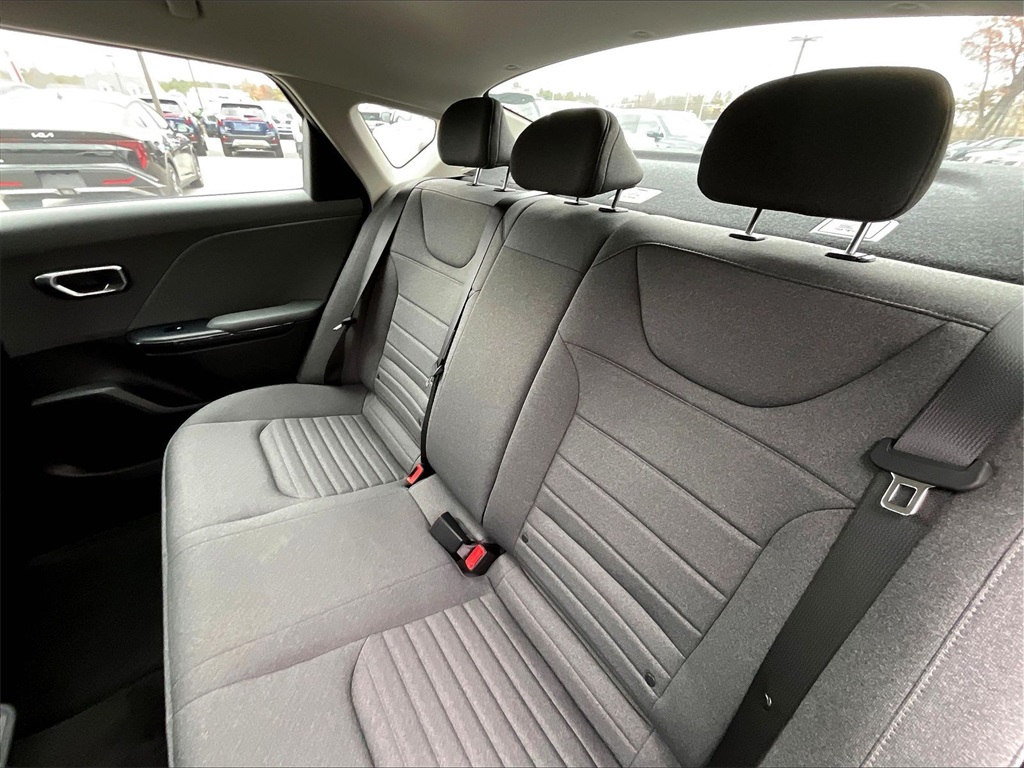 2025 Kia K4 EX - Photo 15