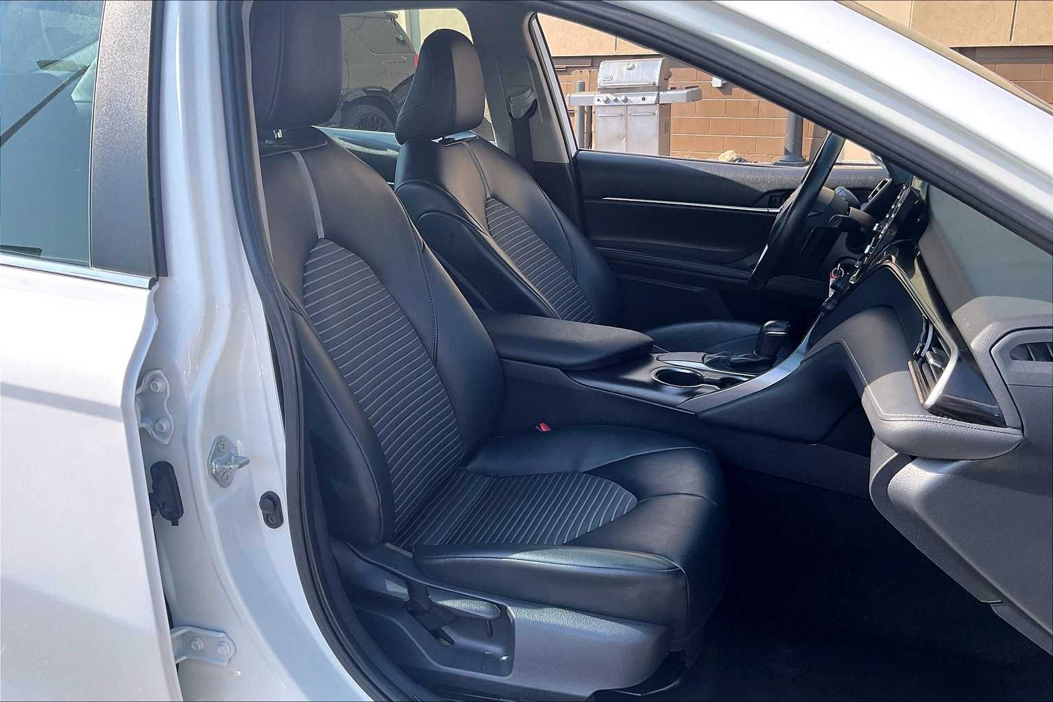 2021 Toyota Camry SE - Photo 11