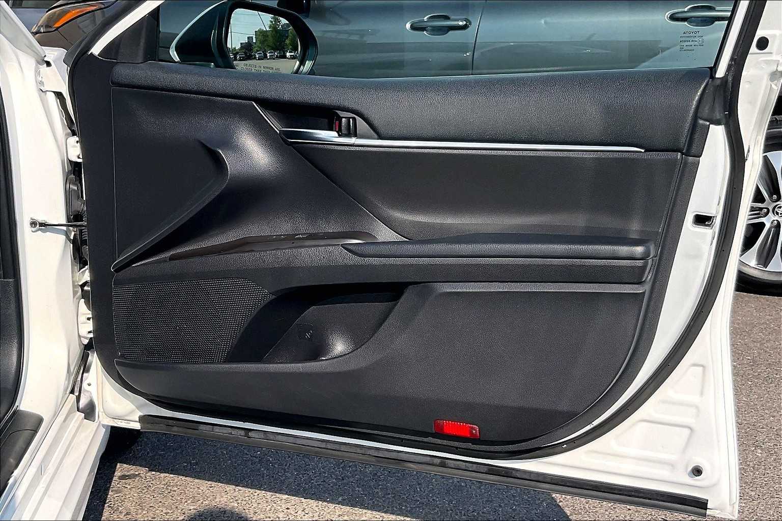 2021 Toyota Camry SE - Photo 12