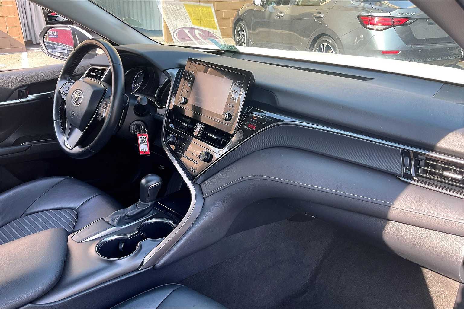 2021 Toyota Camry SE - Photo 14