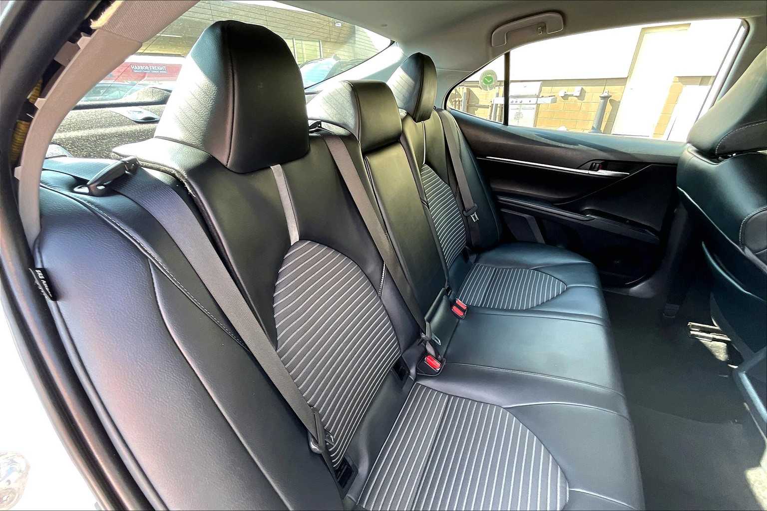2021 Toyota Camry SE - Photo 16