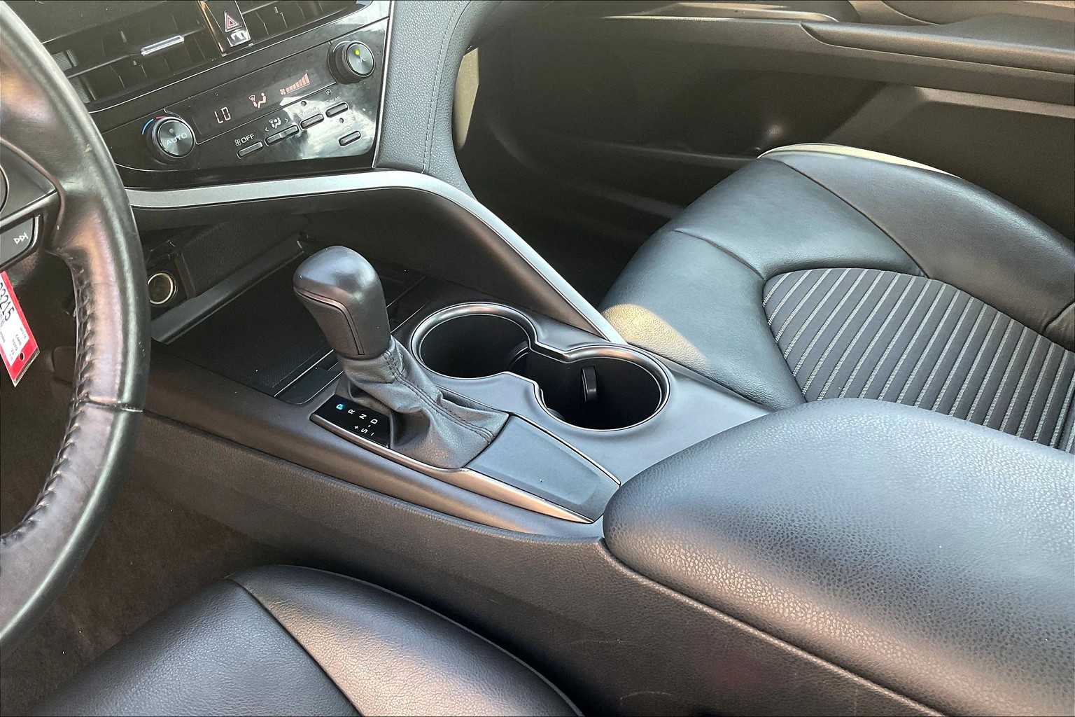 2021 Toyota Camry SE - Photo 20