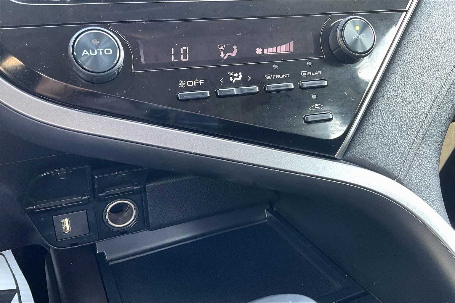 2021 Toyota Camry SE - Photo 25