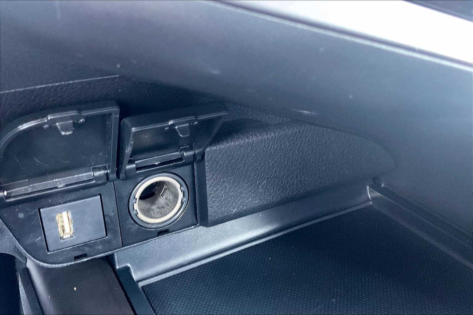 2021 Toyota Camry SE - Photo 26