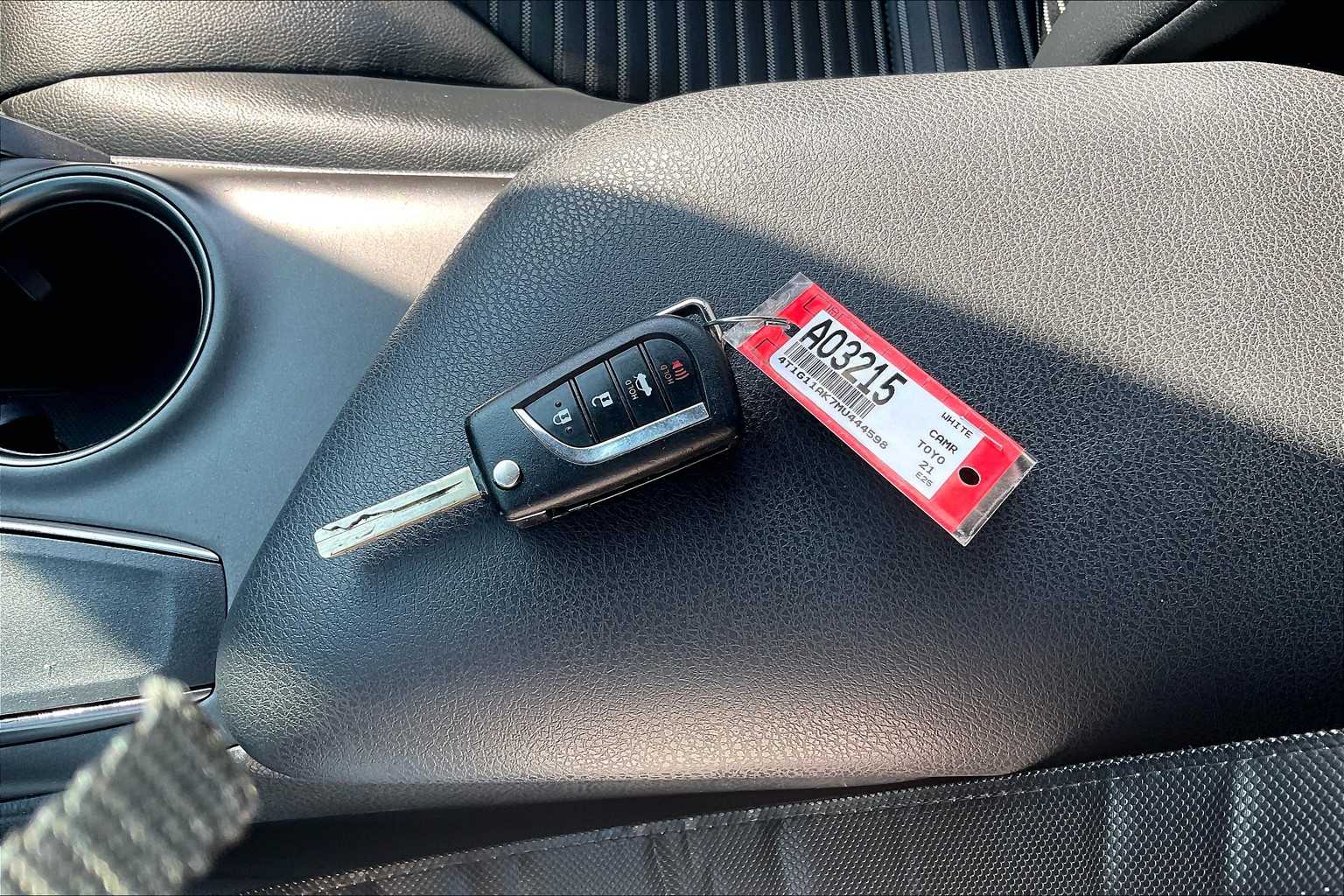 2021 Toyota Camry SE - Photo 29