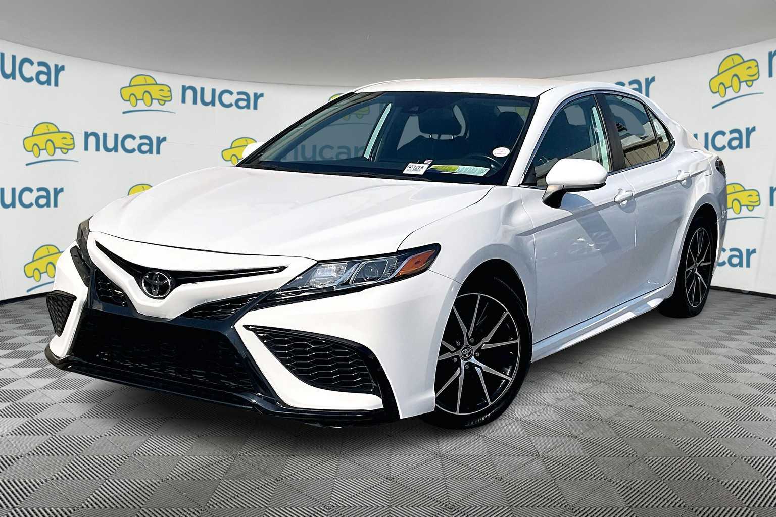 2021 Toyota Camry SE - Photo 3