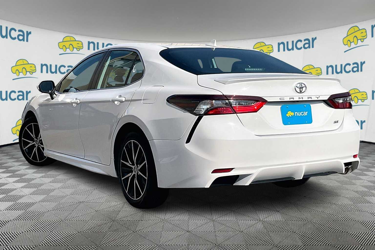 2021 Toyota Camry SE - Photo 4