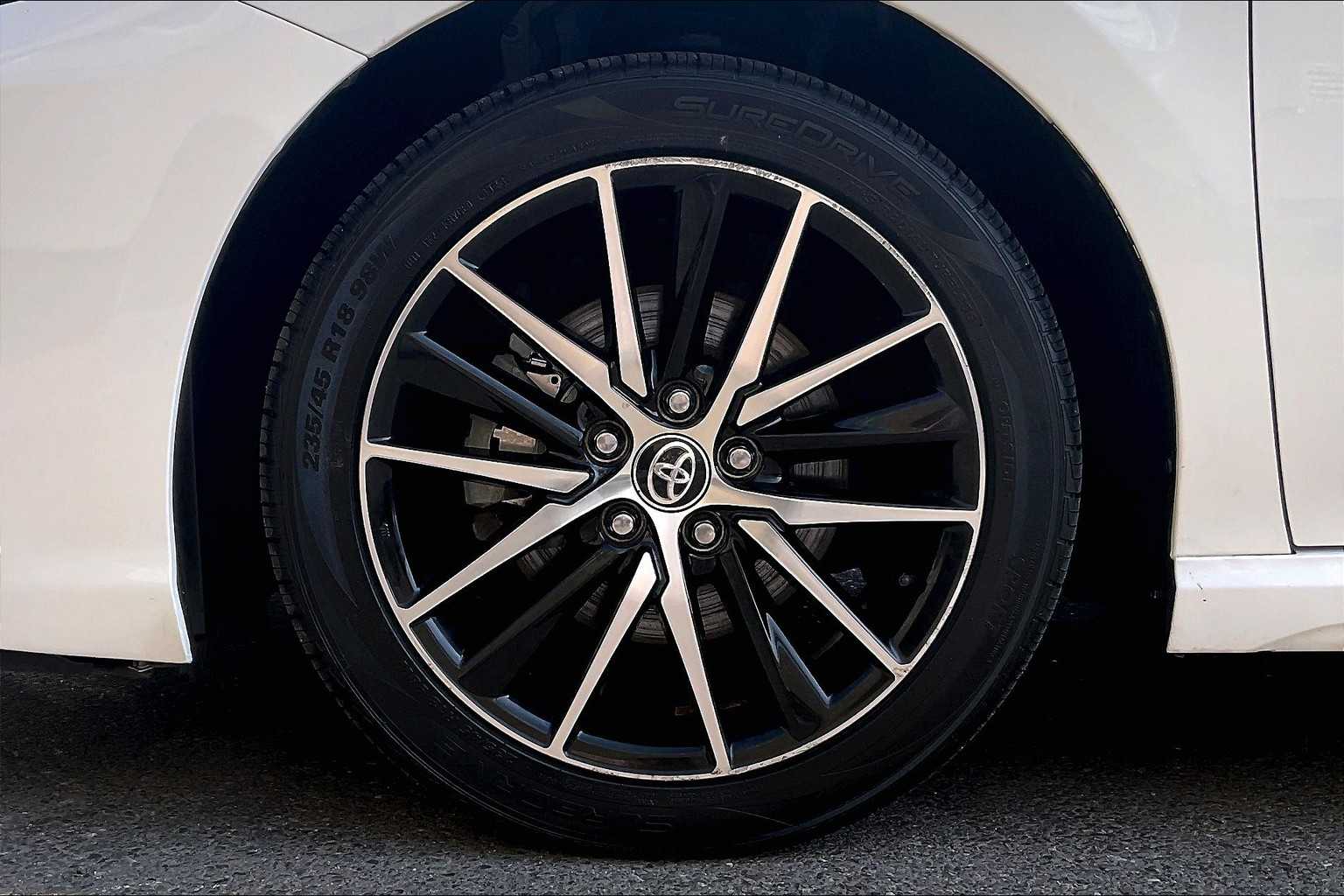 2021 Toyota Camry SE - Photo 7