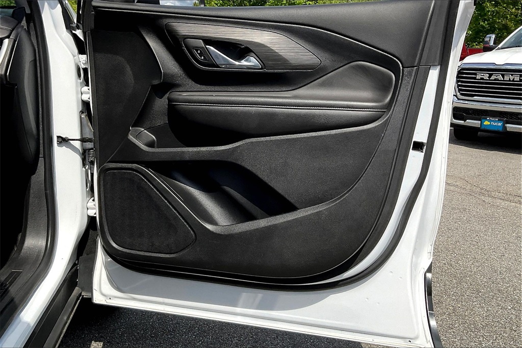 2023 GMC Terrain SLT - Photo 11