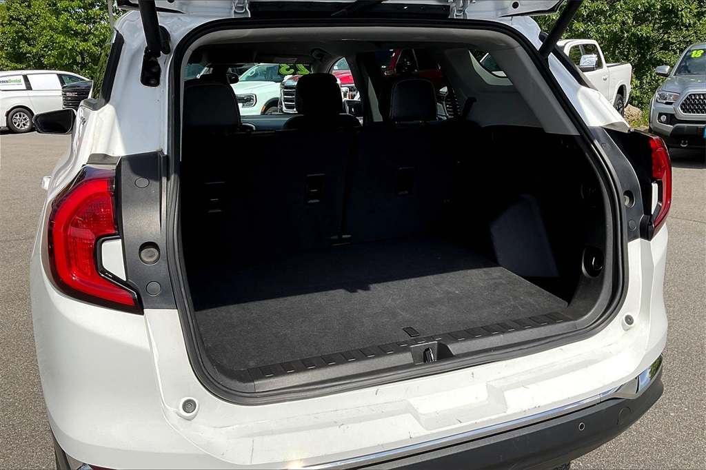 2023 GMC Terrain SLT - Photo 34