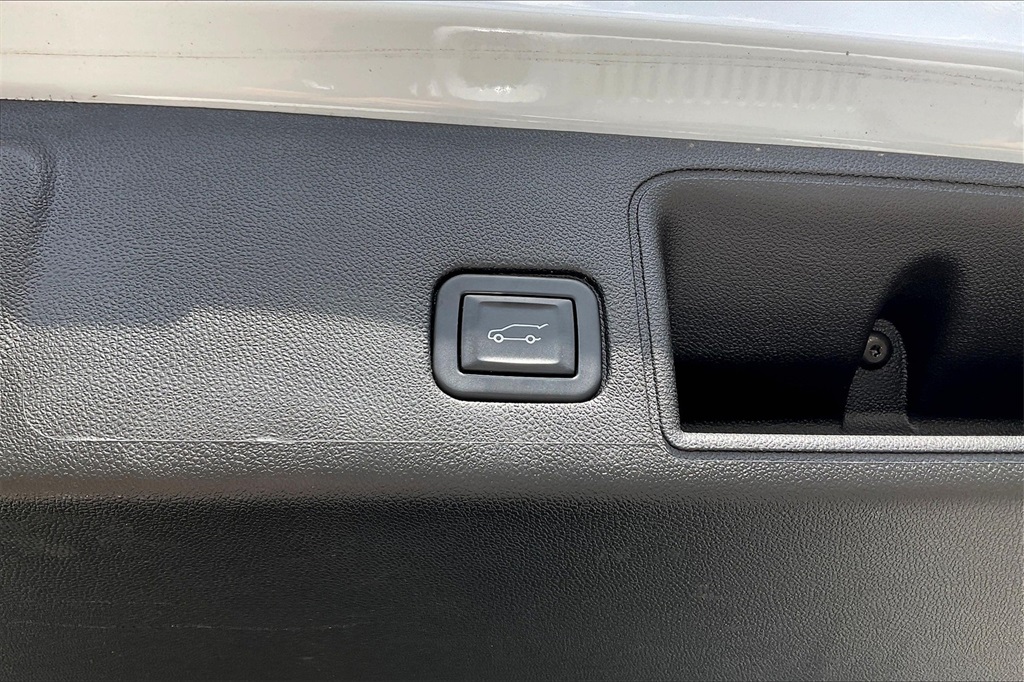 2023 GMC Terrain SLT - Photo 35
