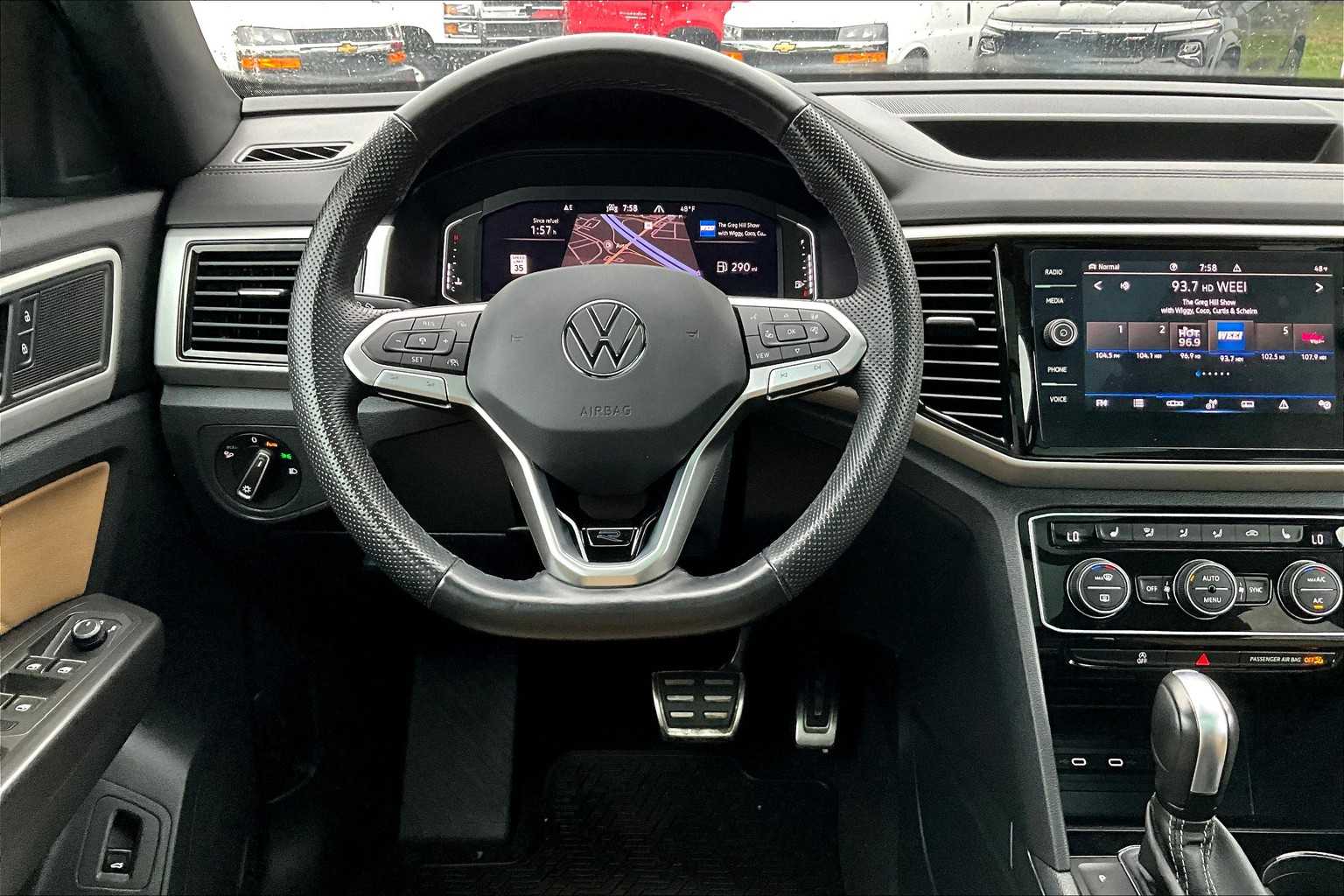 2022 Volkswagen Atlas Cross Sport 2.0T SEL R-Line - Photo 16