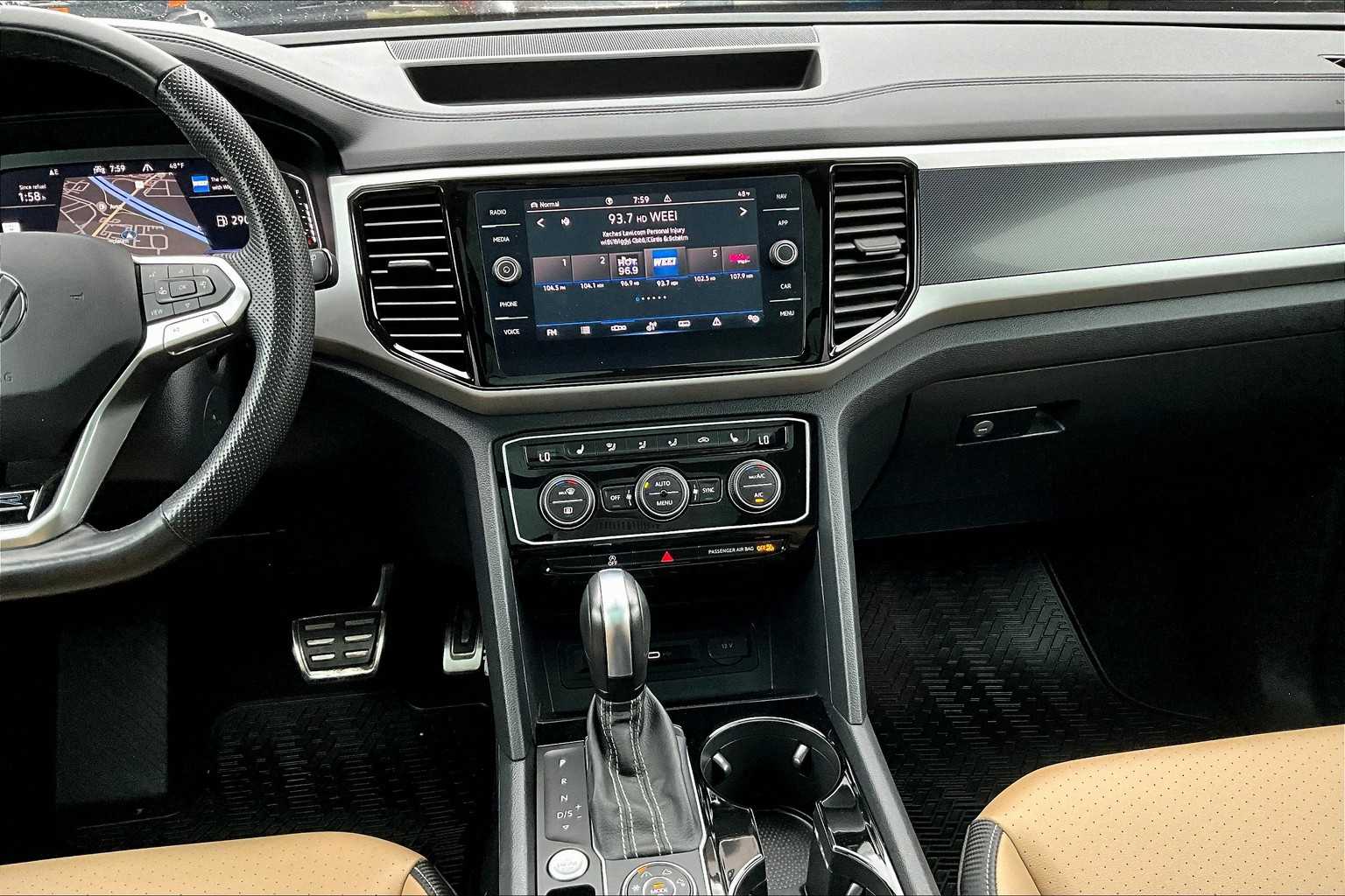 2022 Volkswagen Atlas Cross Sport 2.0T SEL R-Line - Photo 17
