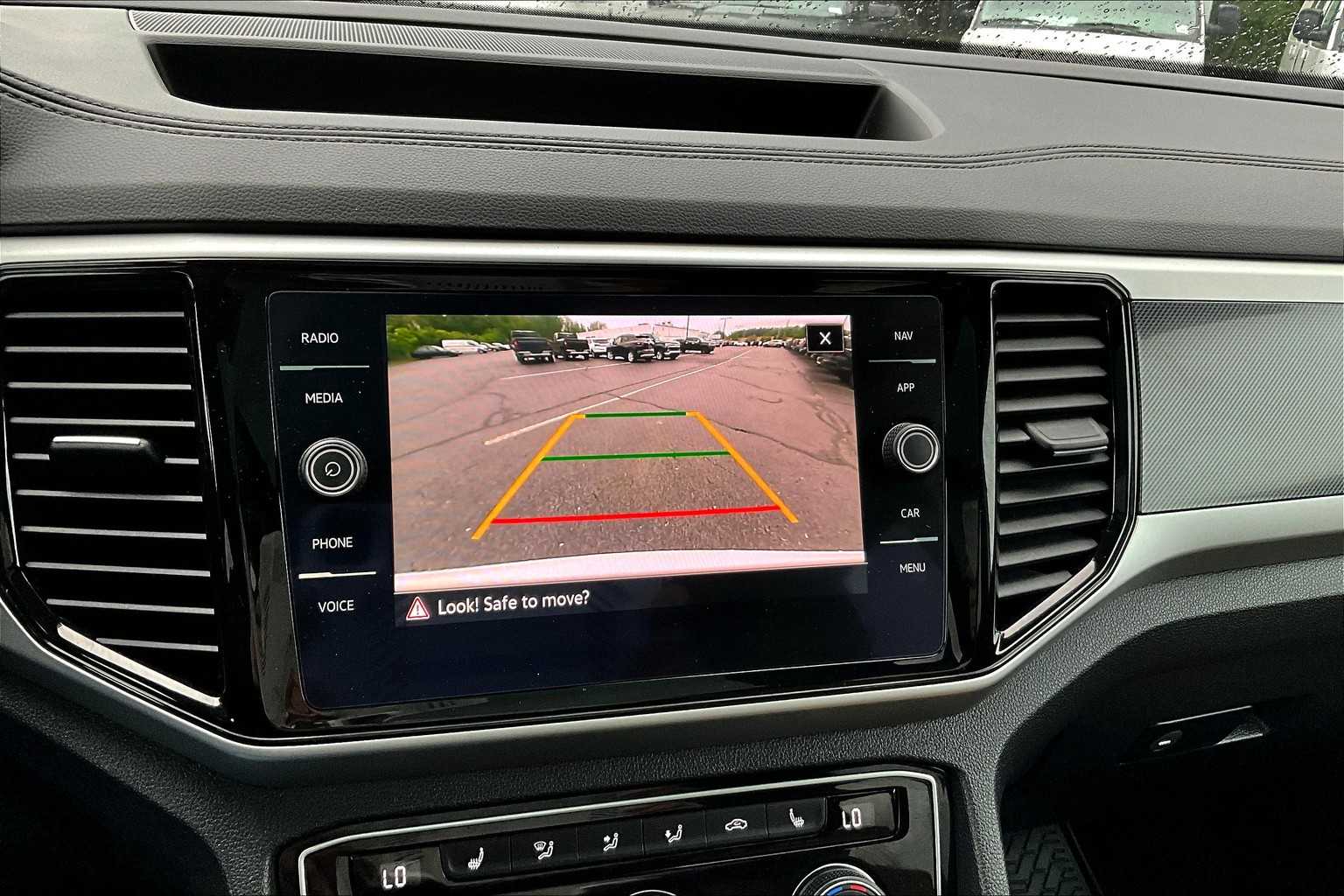 2022 Volkswagen Atlas Cross Sport 2.0T SEL R-Line - Photo 18