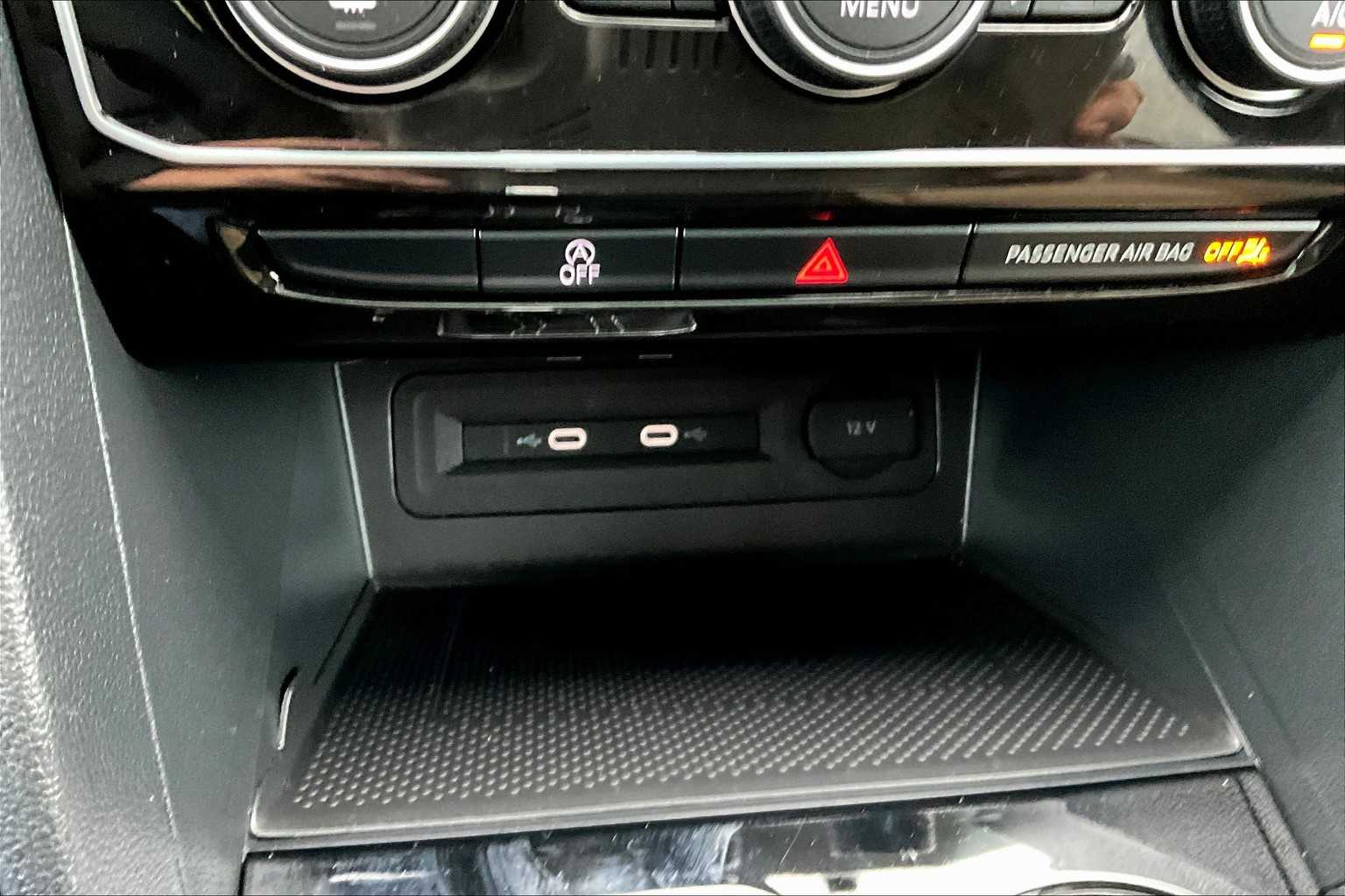2022 Volkswagen Atlas Cross Sport 2.0T SEL R-Line - Photo 26