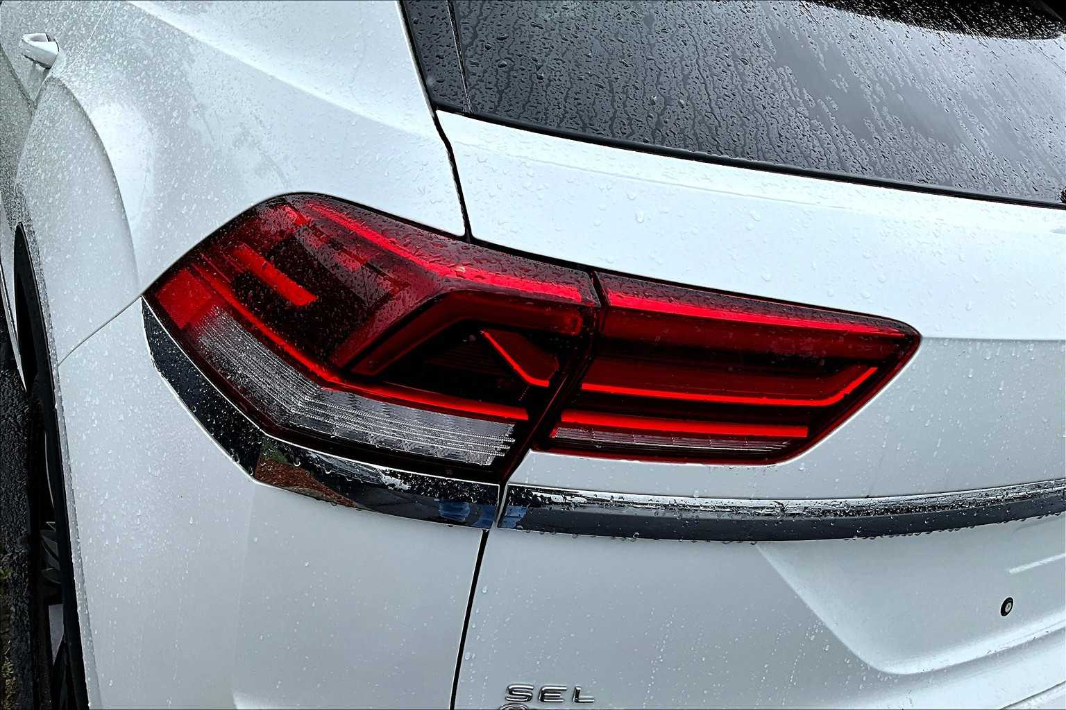 2022 Volkswagen Atlas Cross Sport 2.0T SEL R-Line - Photo 31