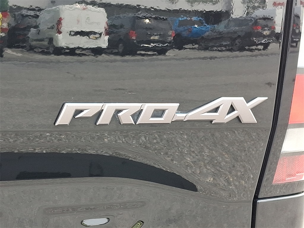 2022 Nissan Frontier PRO-4X - Photo 30