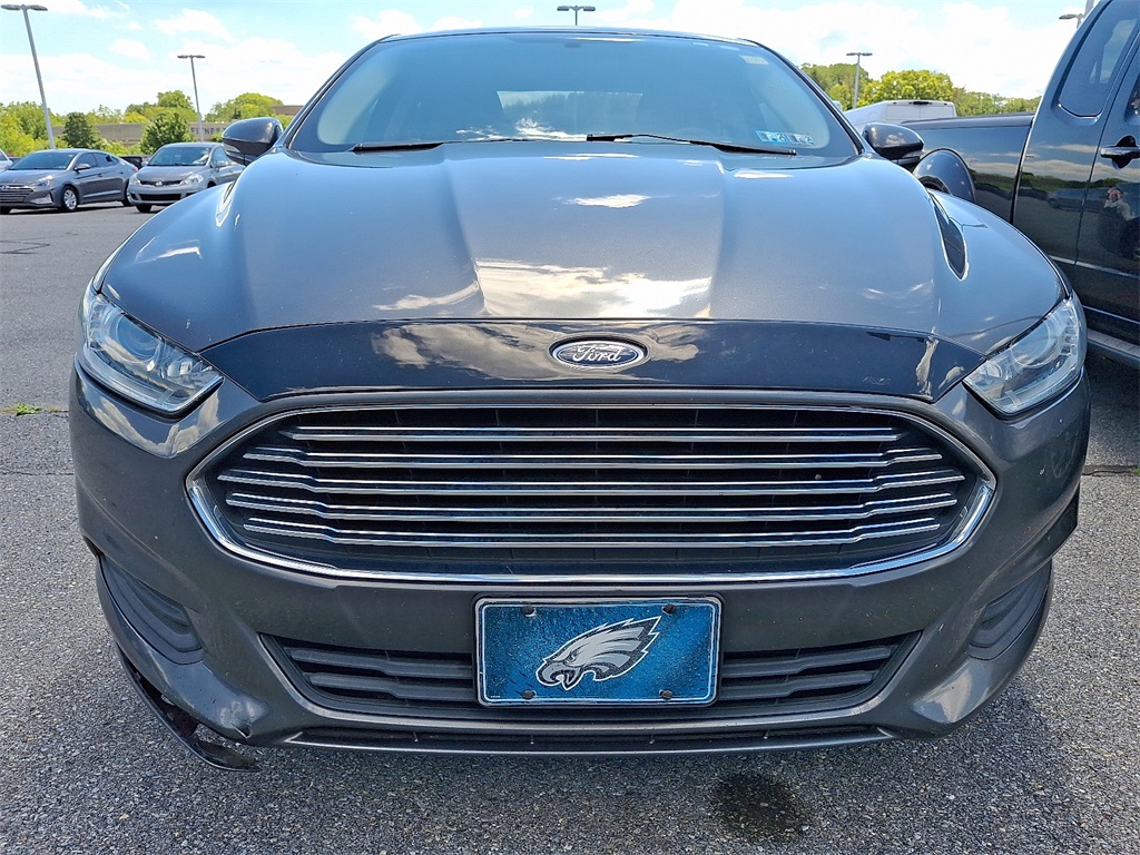 2015 Ford Fusion SE - Photo 2