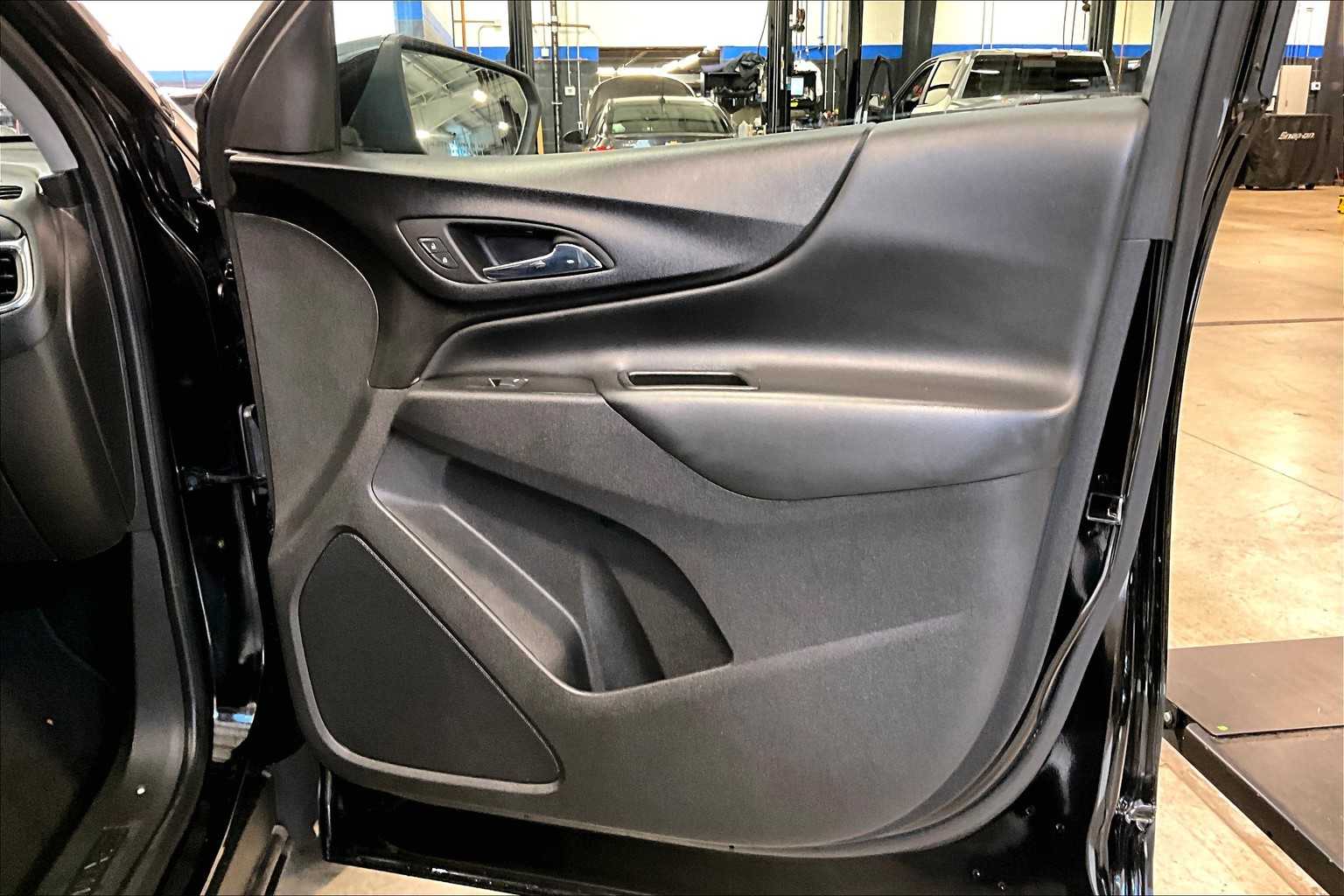 2022 Chevrolet Equinox LT - Photo 12