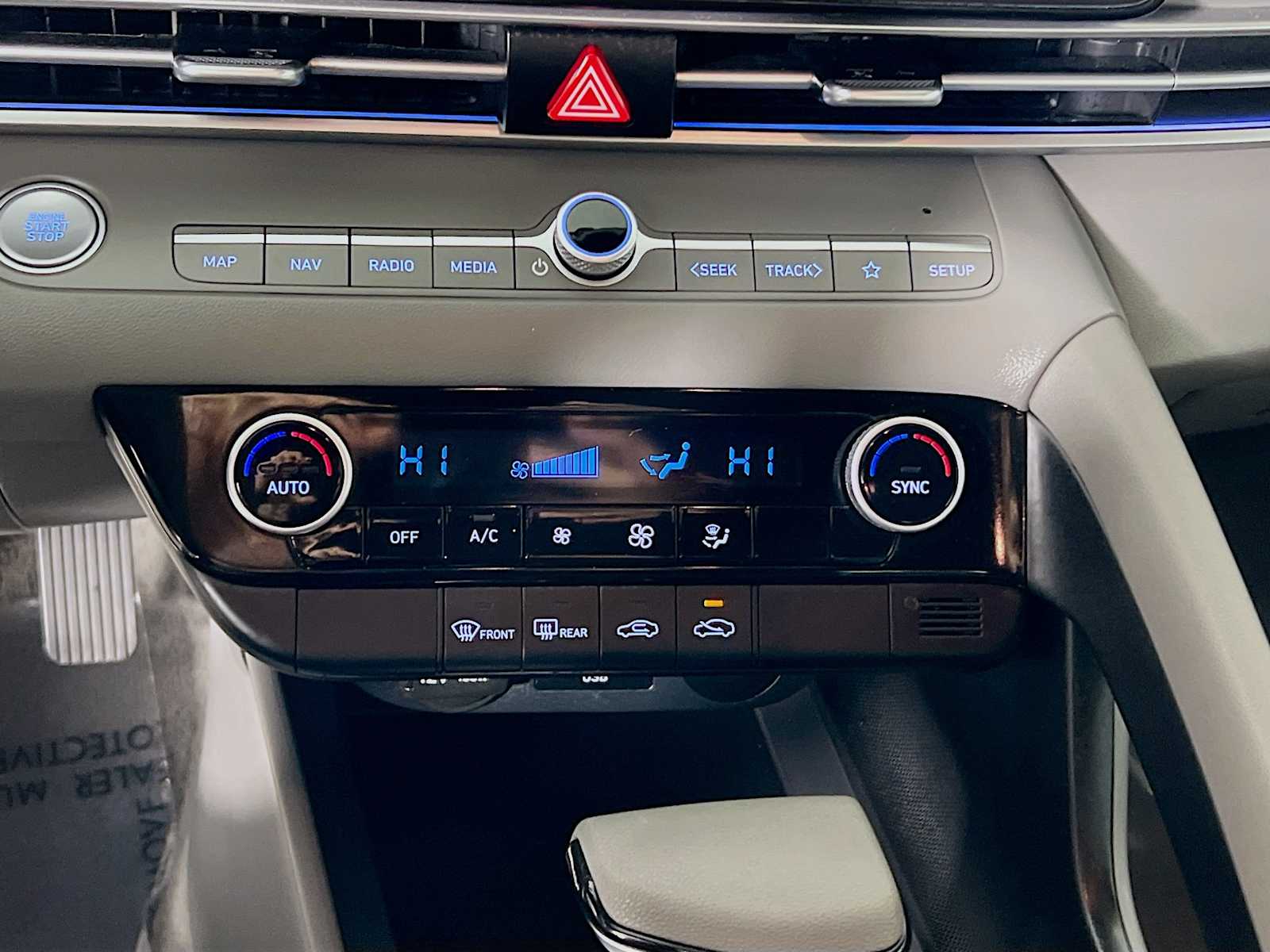 2024 Hyundai Elantra SEL - Photo 16