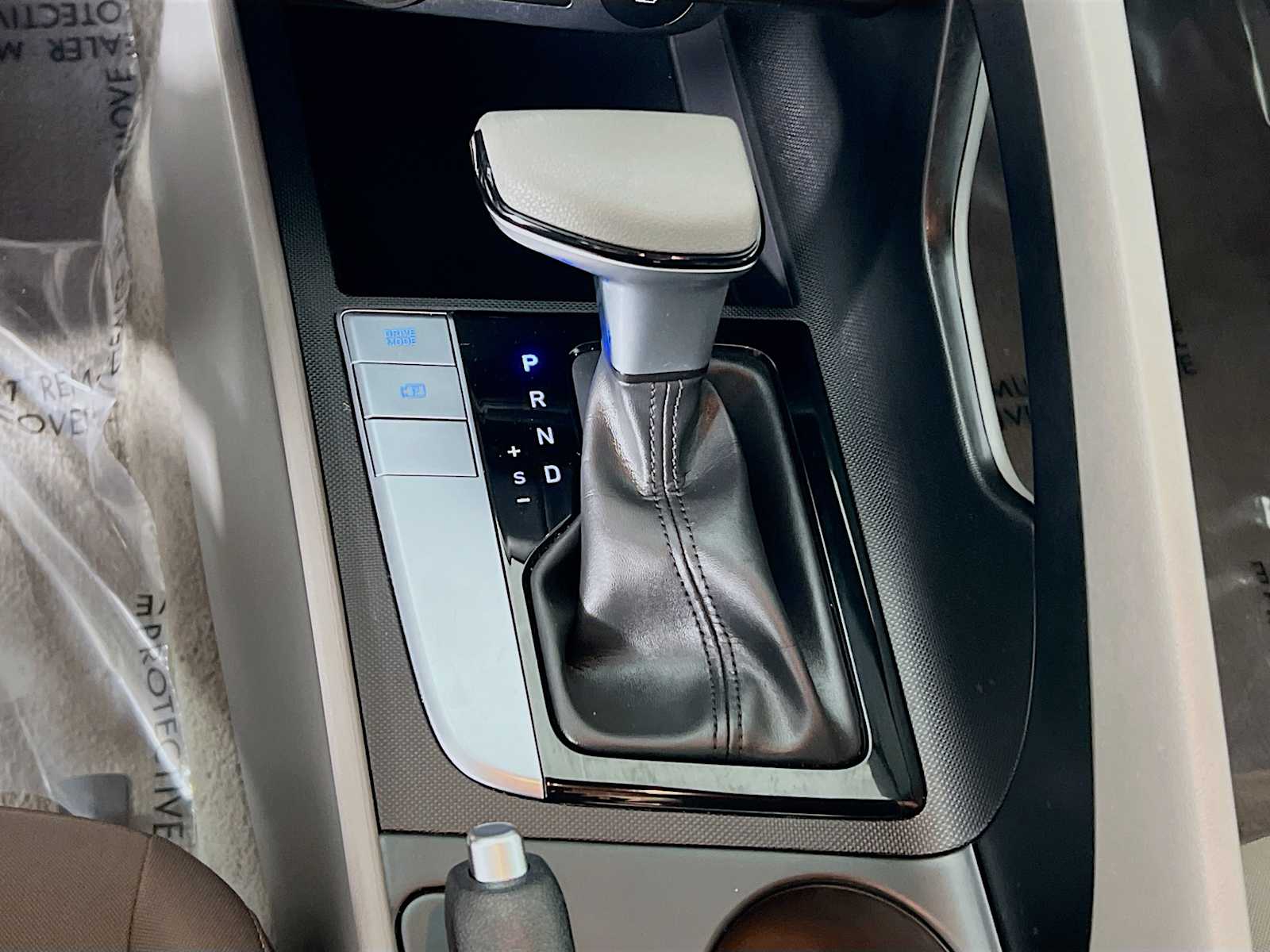 2024 Hyundai Elantra SEL - Photo 17