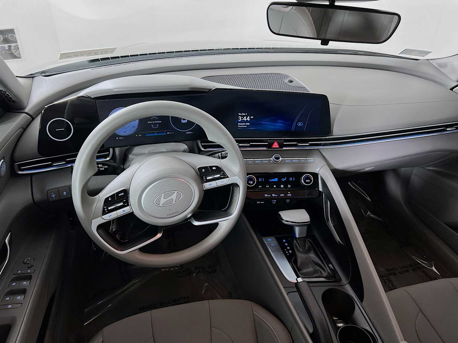 2024 Hyundai Elantra SEL - Photo 22