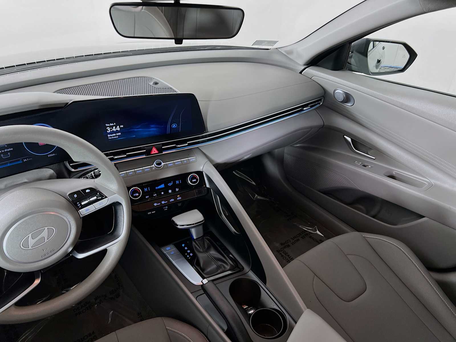 2024 Hyundai Elantra SEL - Photo 23