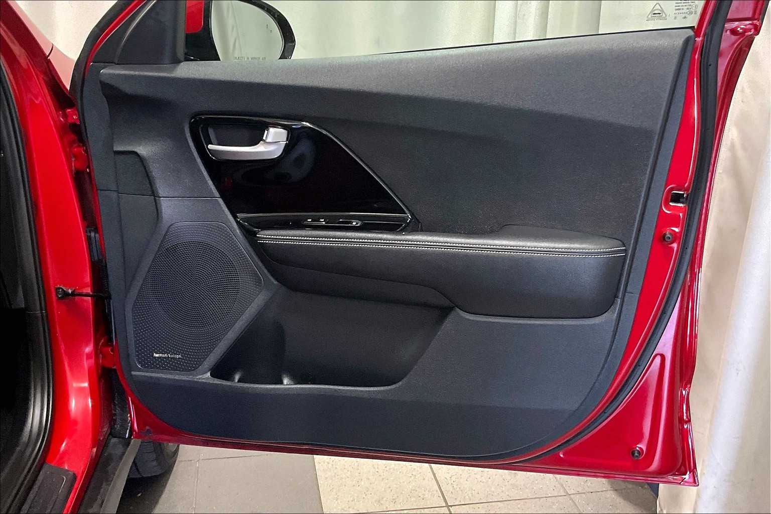 2022 Kia Niro EV EX - Photo 12