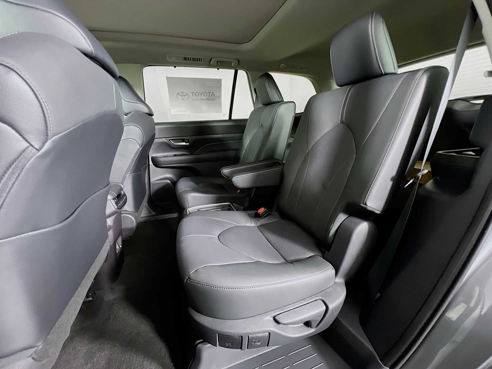 2025 Toyota Grand Highlander Limited - Photo 13