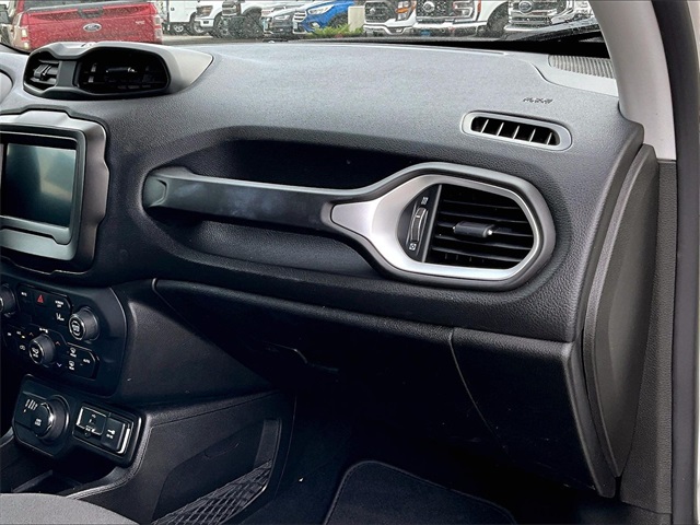 2021 Jeep Renegade Latitude - Photo 17