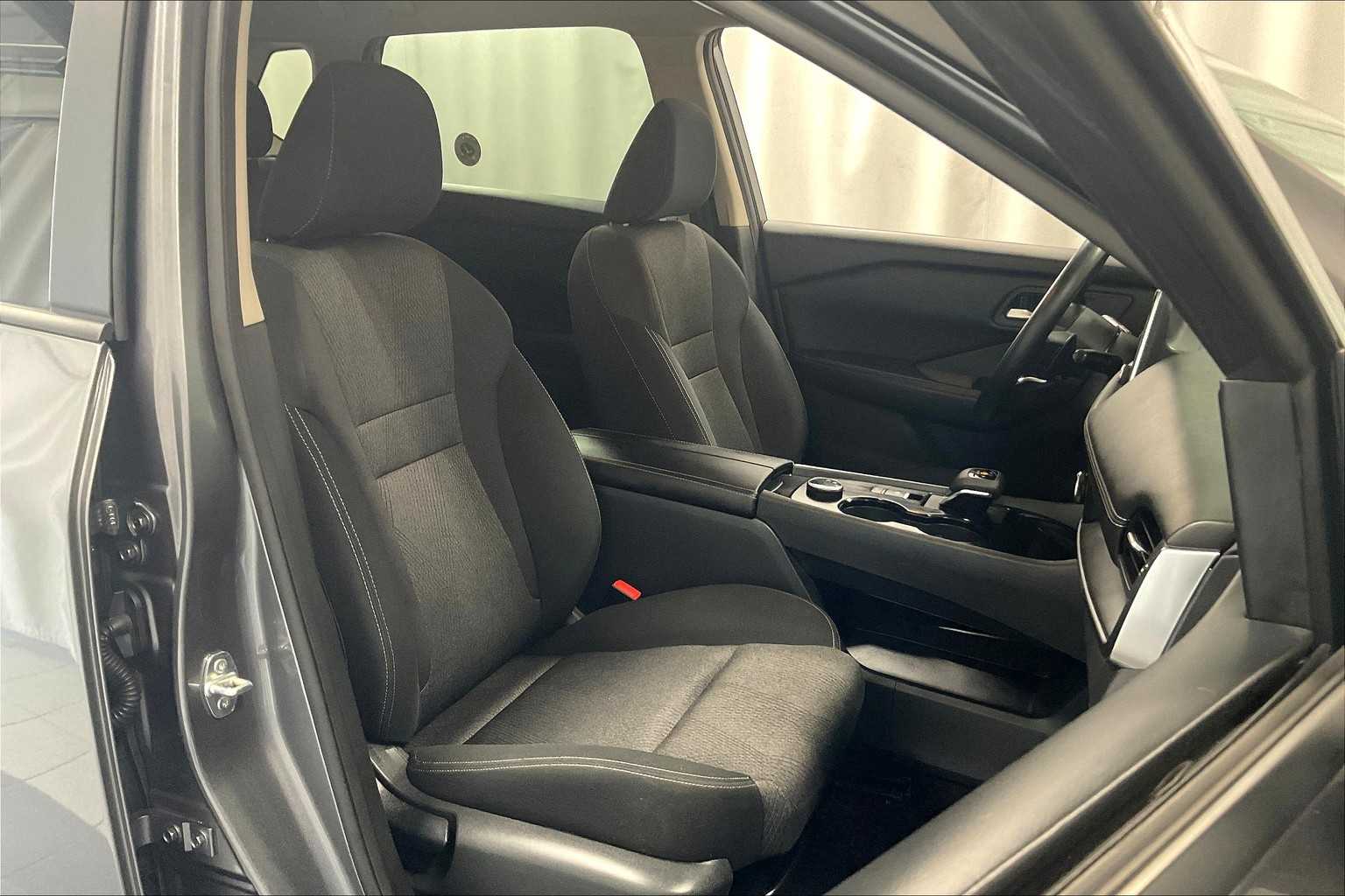 2024 Nissan Rogue SV - Photo 11