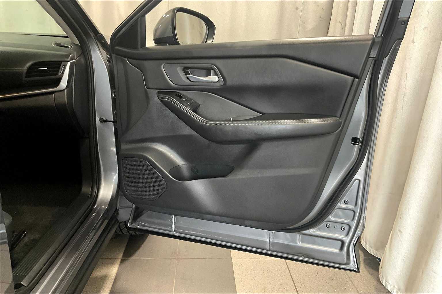 2024 Nissan Rogue SV - Photo 12