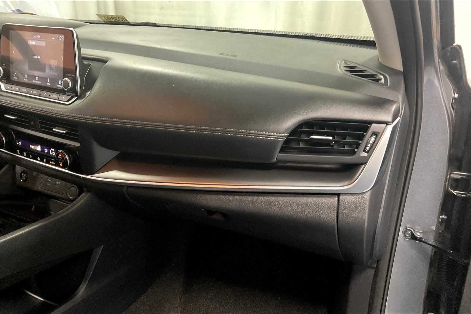 2024 Nissan Rogue SV - Photo 13