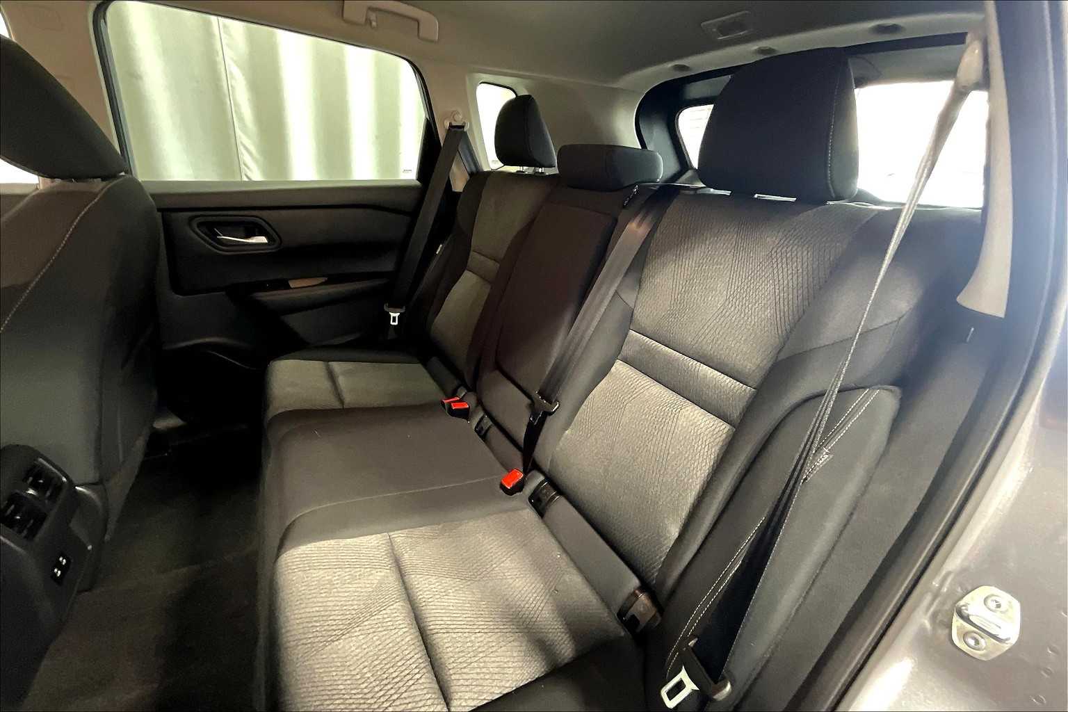 2024 Nissan Rogue SV - Photo 15