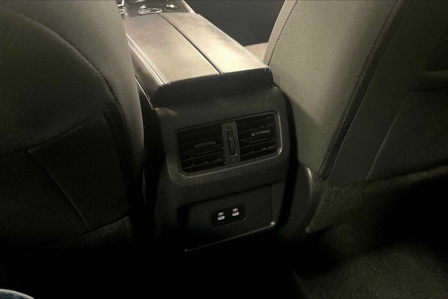 2024 Nissan Rogue SV - Photo 27