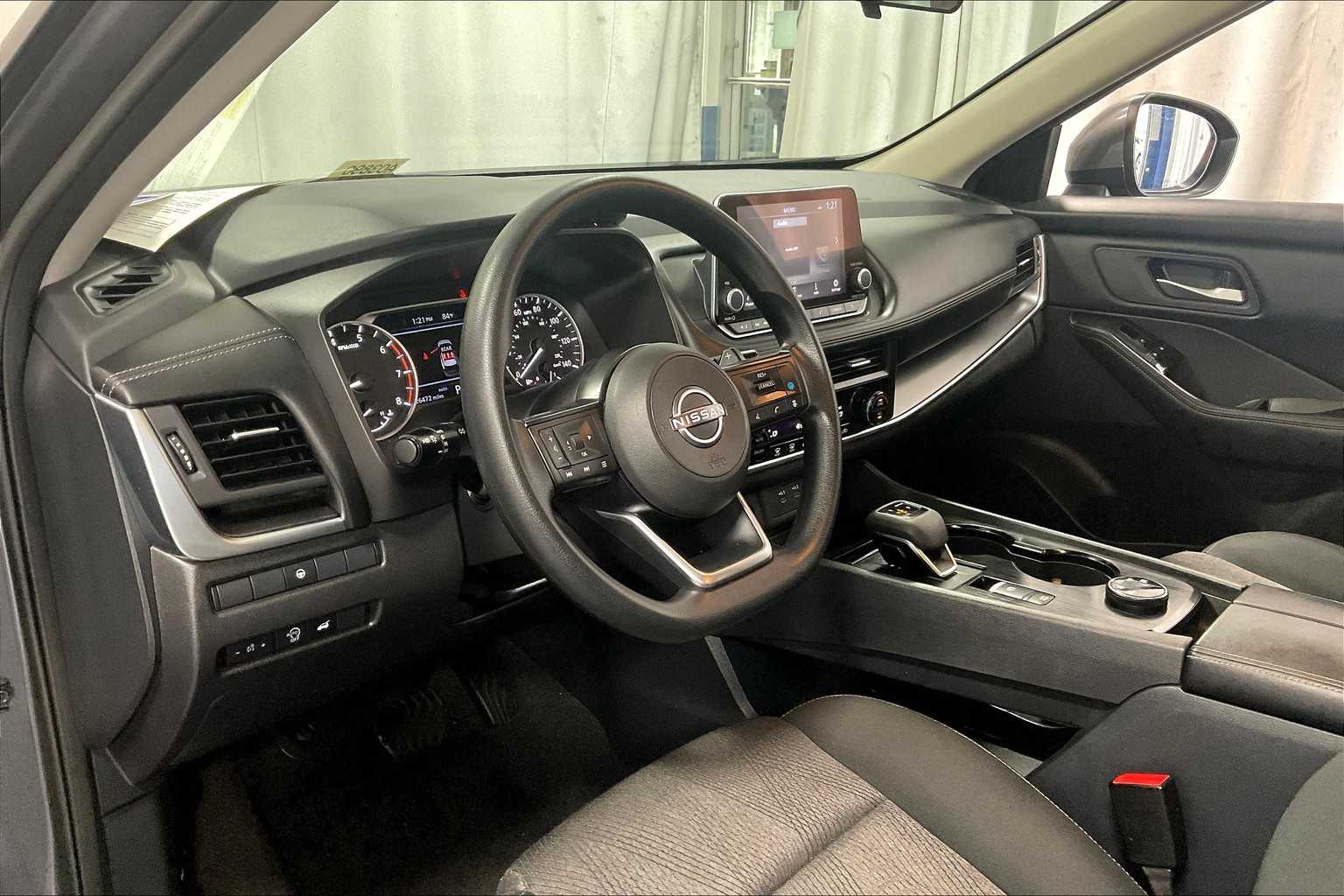 2024 Nissan Rogue SV - Photo 8