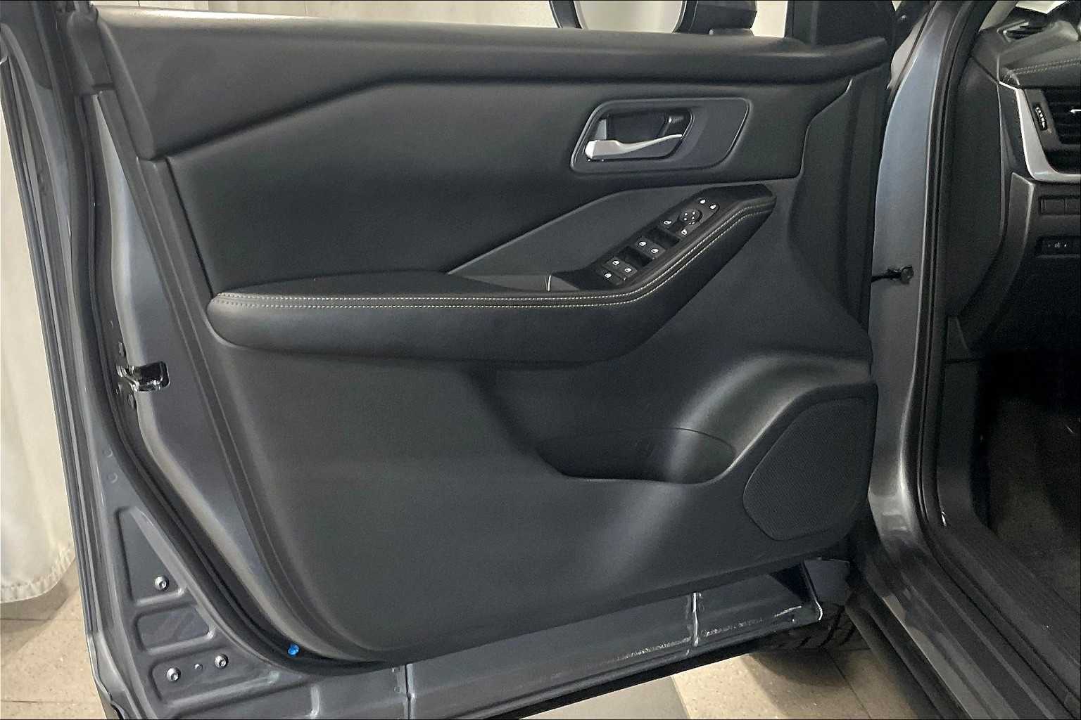 2024 Nissan Rogue SV - Photo 9