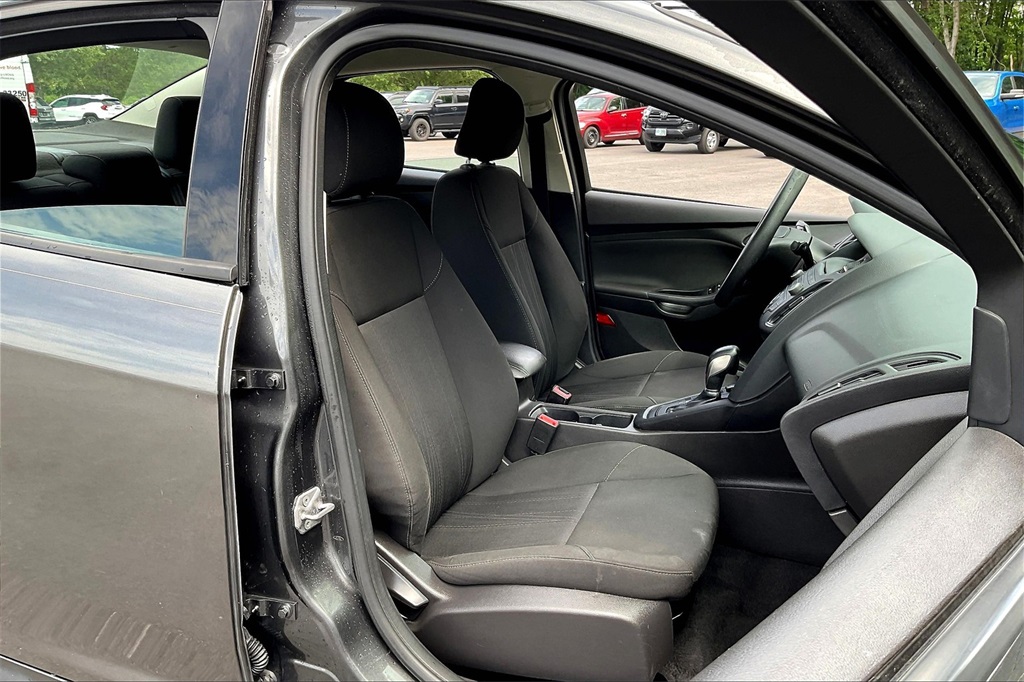 2017 Ford Focus SE - Photo 11