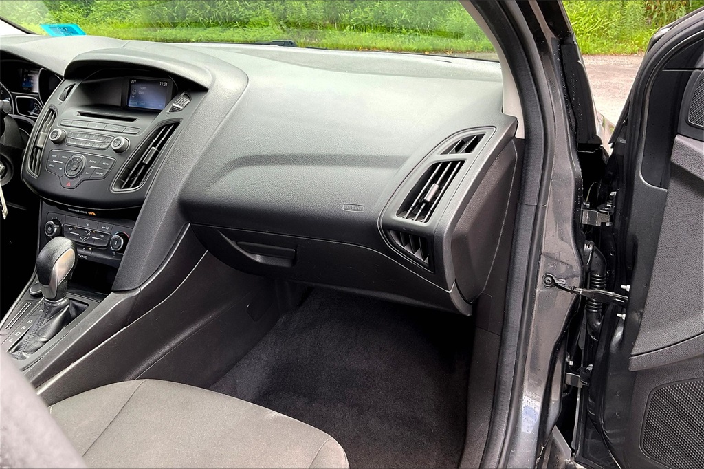 2017 Ford Focus SE - Photo 12