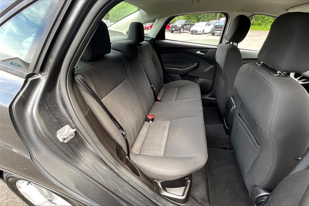 2017 Ford Focus SE - Photo 18